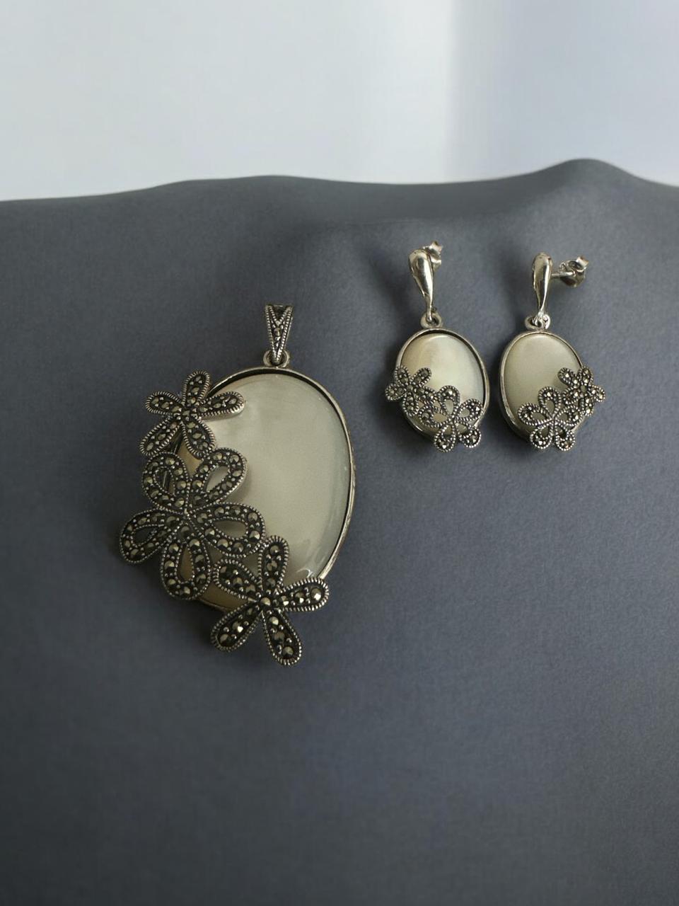 Marker Stone and Studded Pendent Set