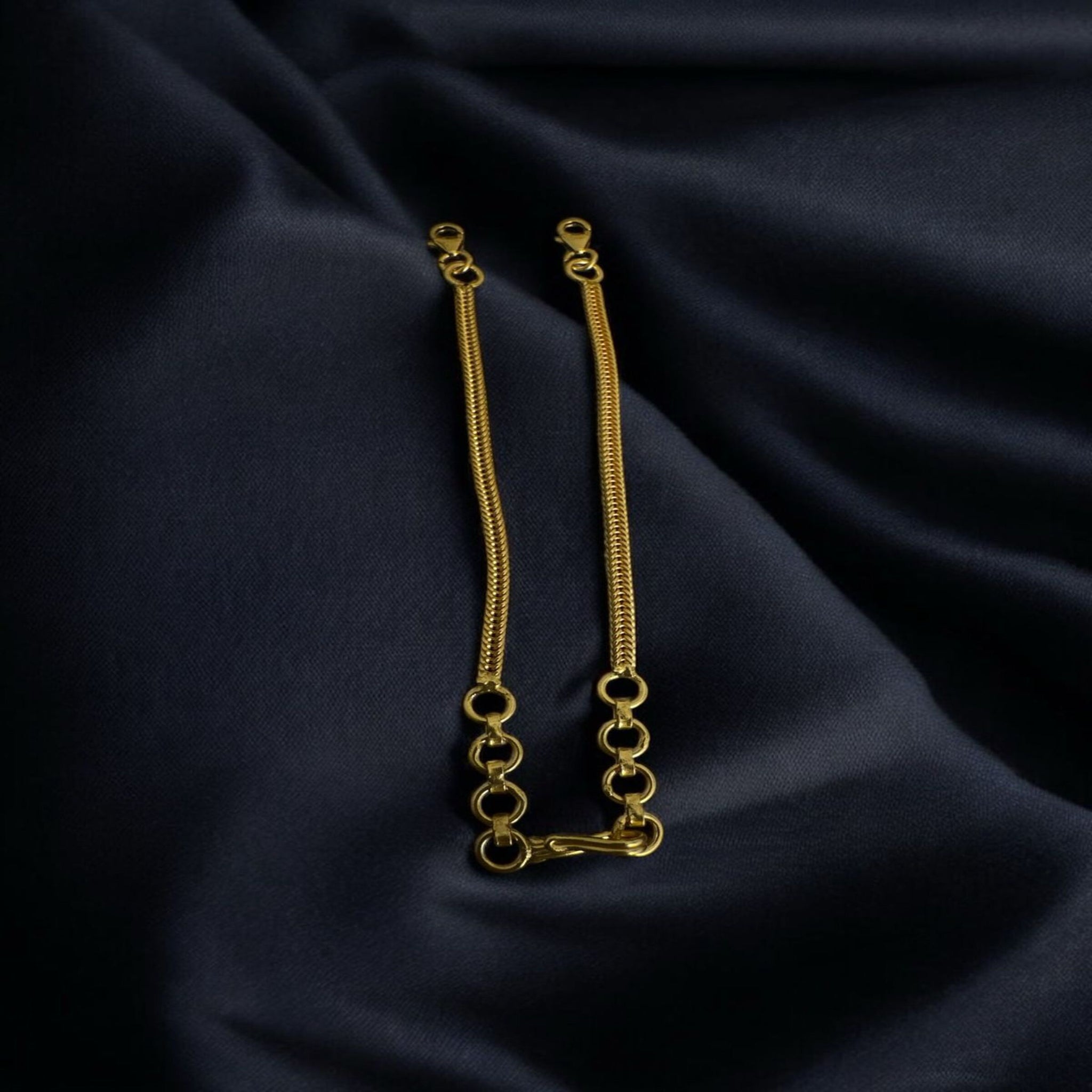 Back Chain Gold Color polish