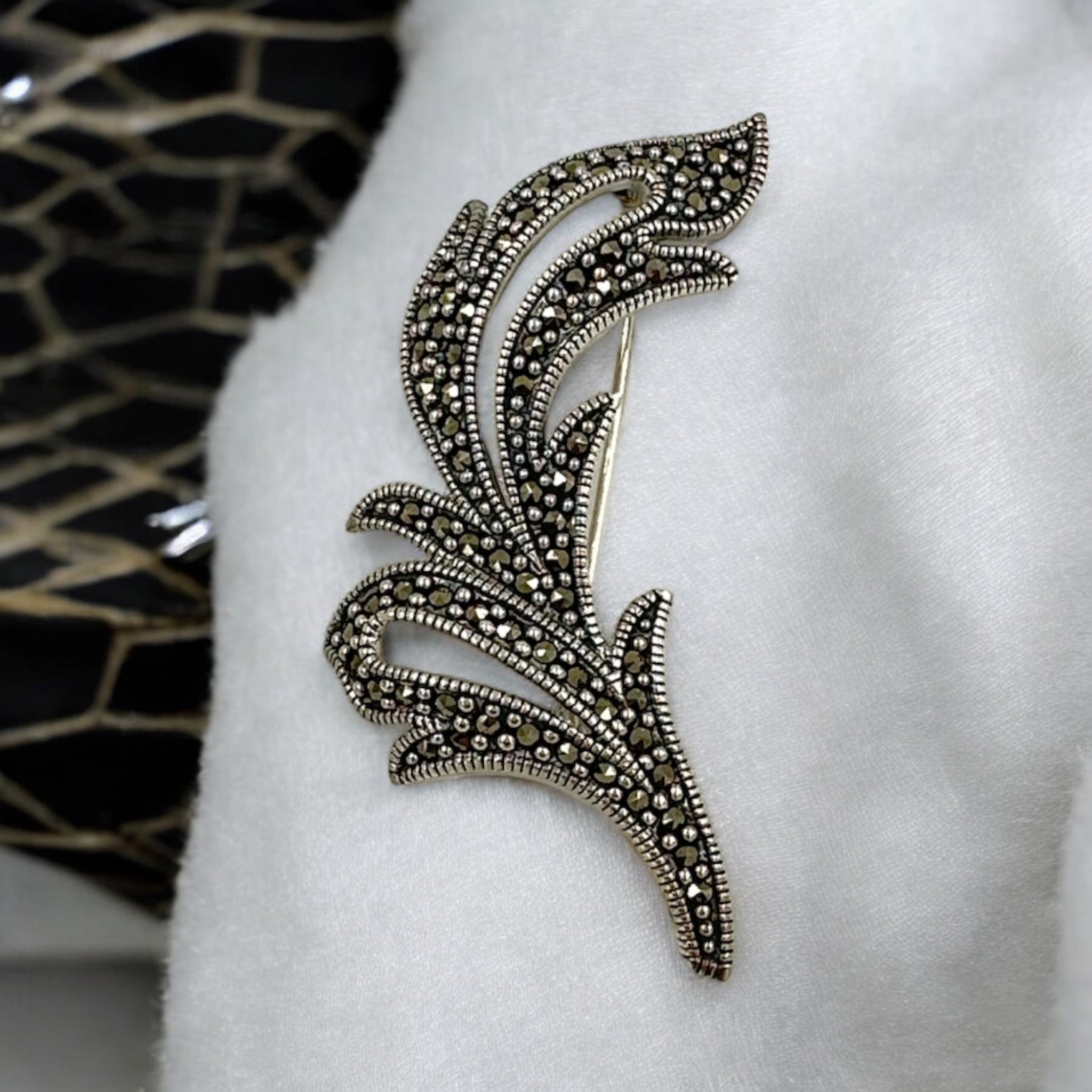Precious Saree Pins 92.5 Silver leaf design with Marker stone