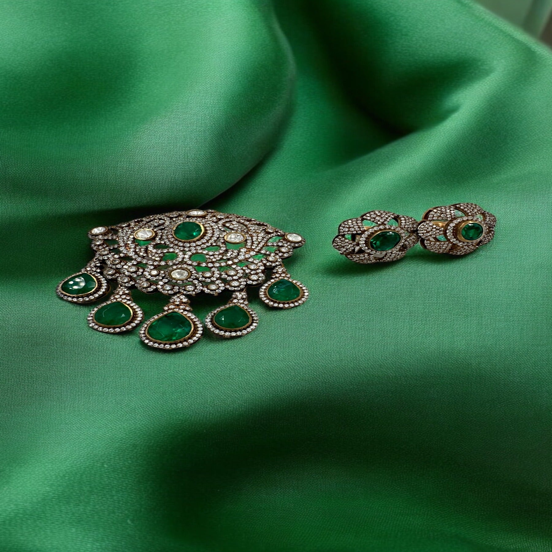 Victorian Pendant Earring set 92.5 Silver victorian pendent emarald stone