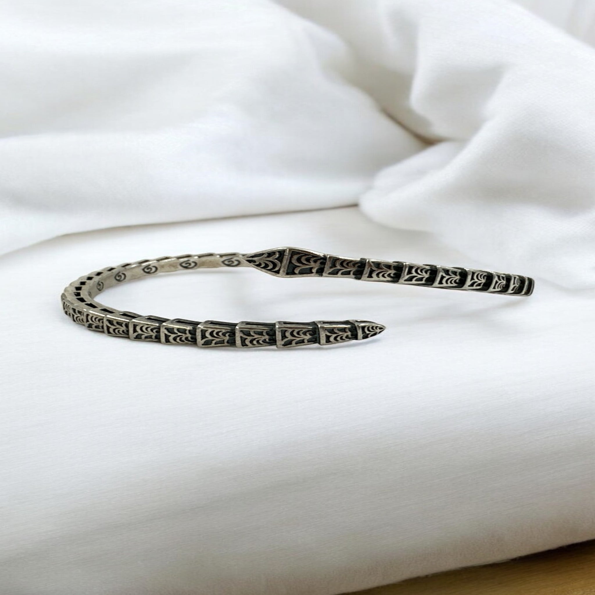 92.5 Silver Men's Kada Open Model With Silver Polish: Serpent Inspired