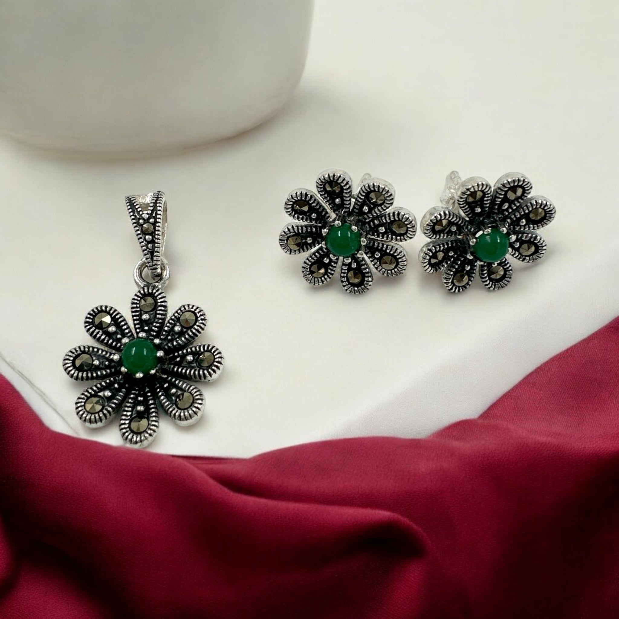 Precious Pendant Set 92.5 Silver flower and emarald small stone