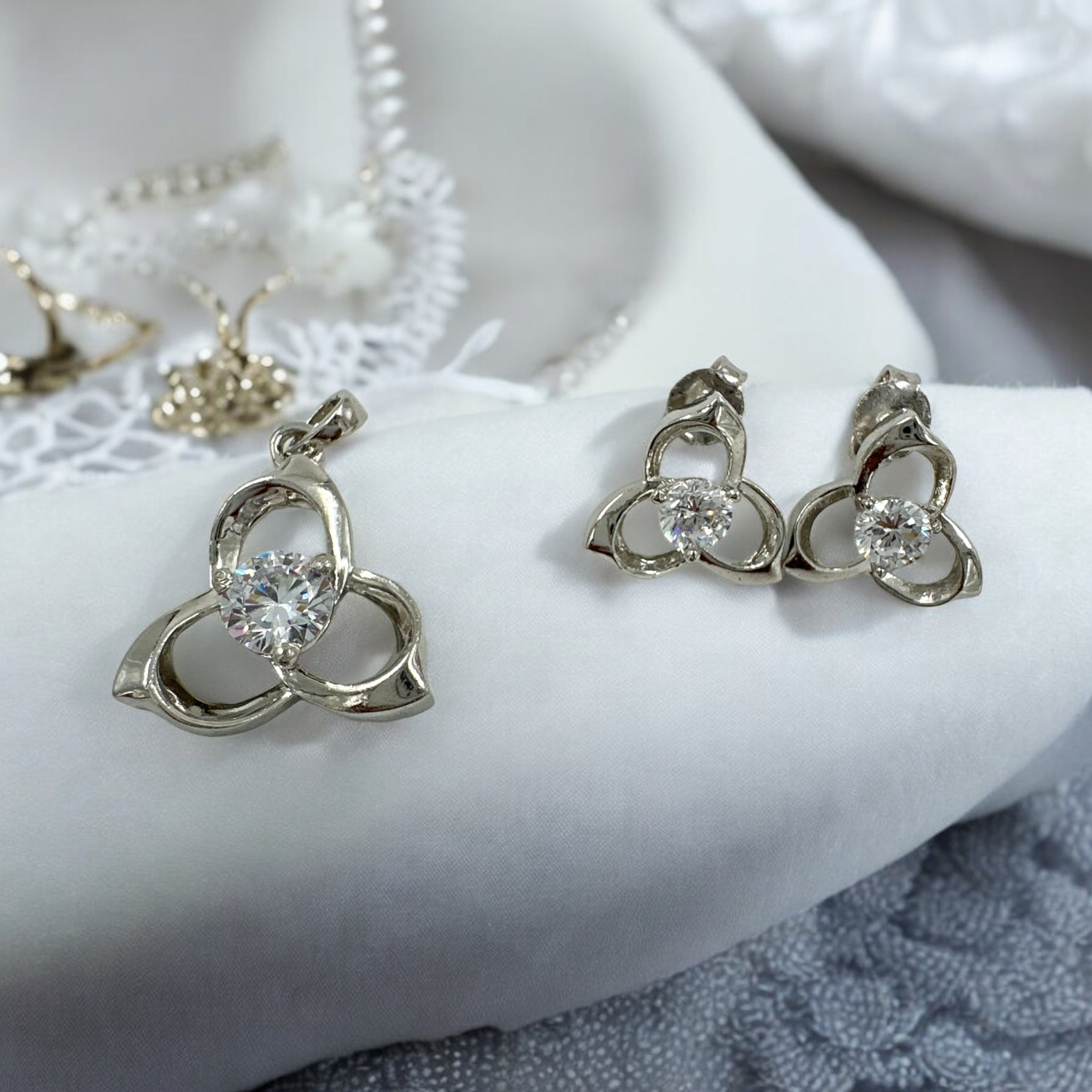 Precious Pendant Set 92.5 Silver CZ with flower design