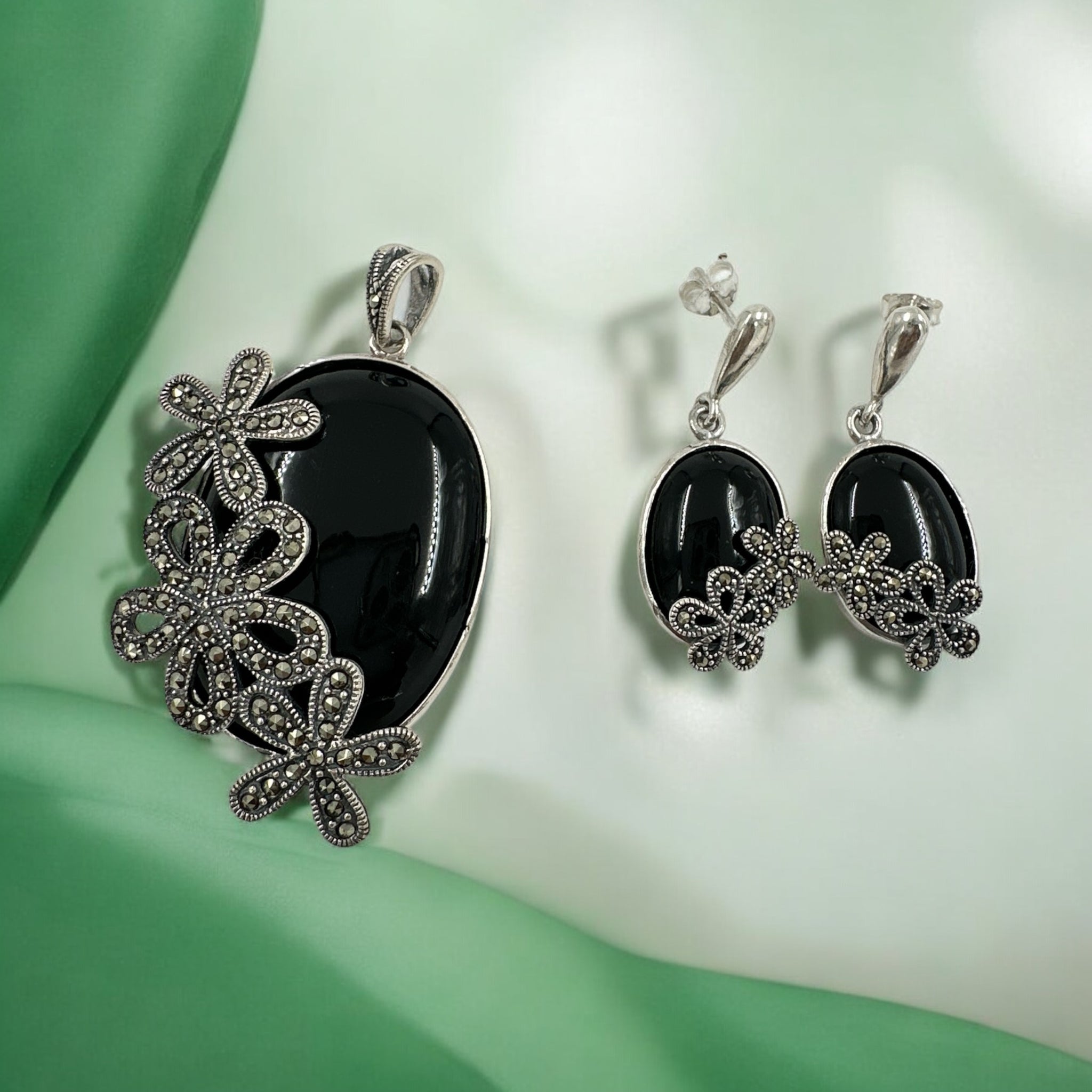 Precious Pendant Set 92.5 Silver marker stones with flower design