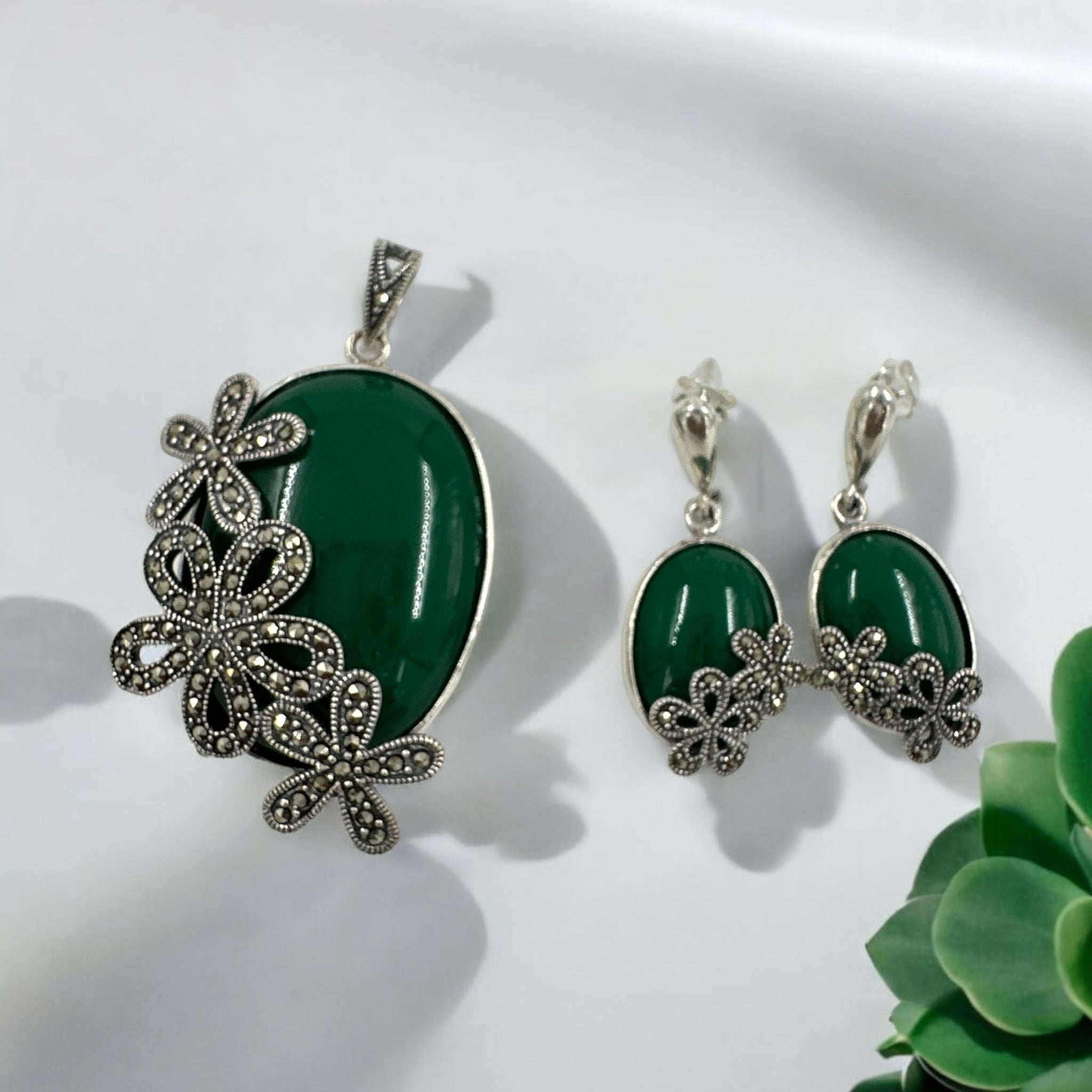 Precious Pendant Set 92.5 Silver marker stones with flower design