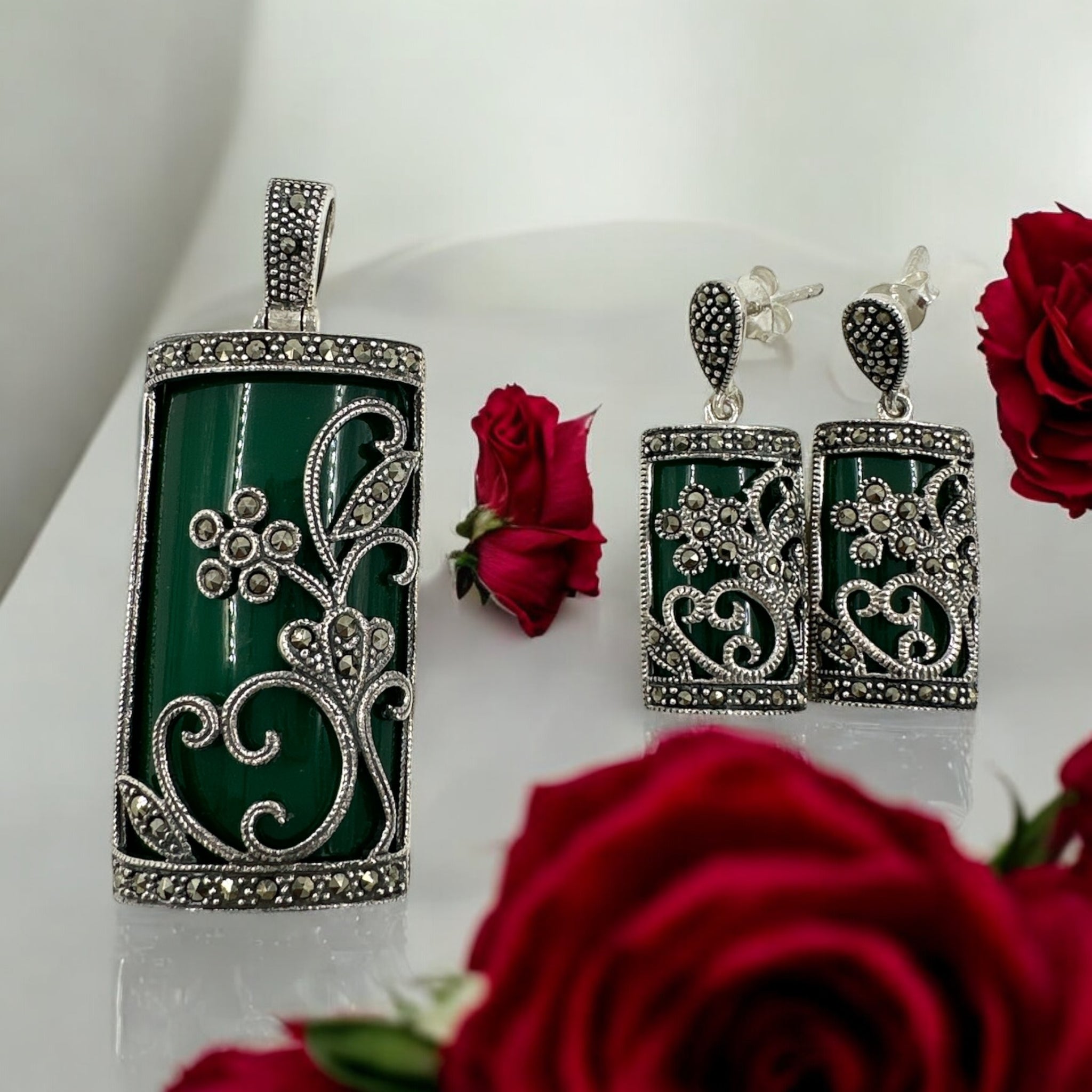 Precious Pendant Set 92.5 Silver Emarald stone with sqare shape marker stones