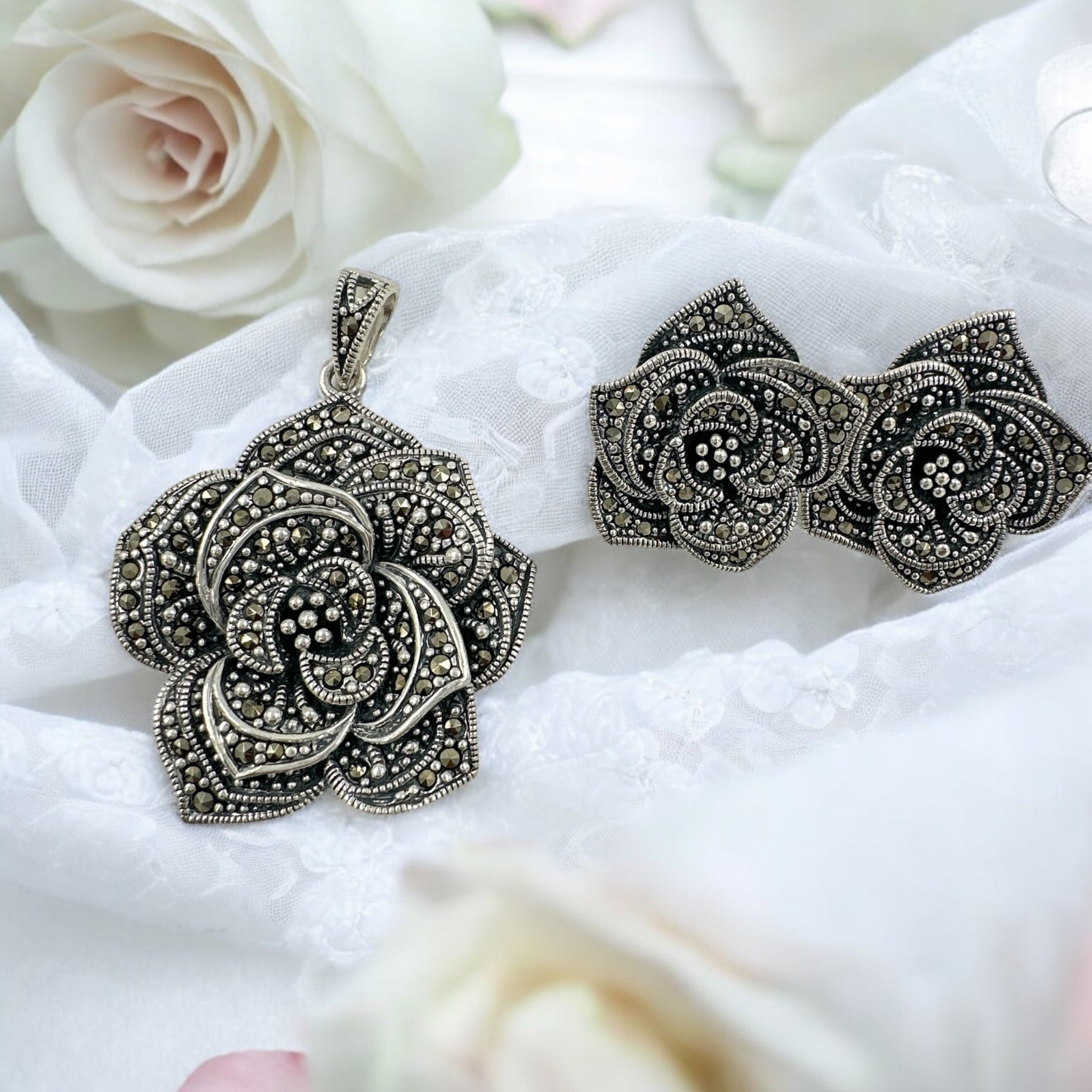 Precious Pendant Set 92.5 Silver Flower Marker Stone With Silver Polish