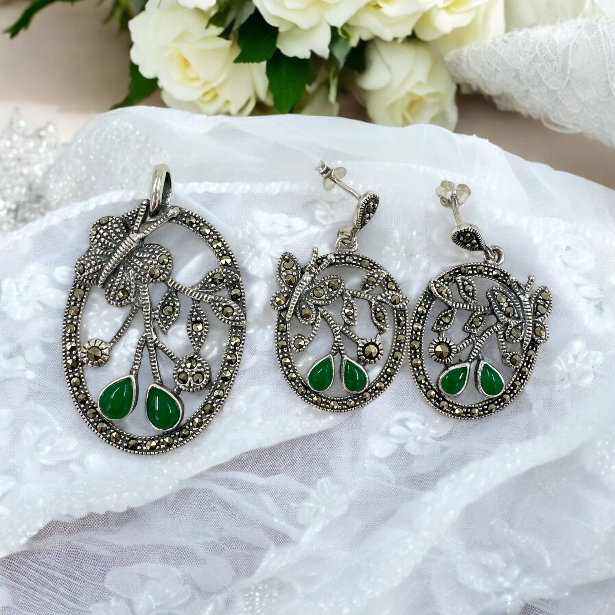 Precious Pendant Set 92.5 Silver Emarals Marker Stone With SIlver Palish