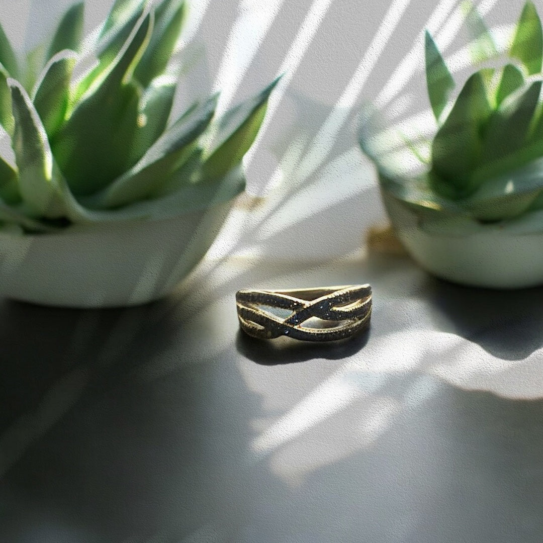 Precious finger ring 92.5 Silver Emarald stone