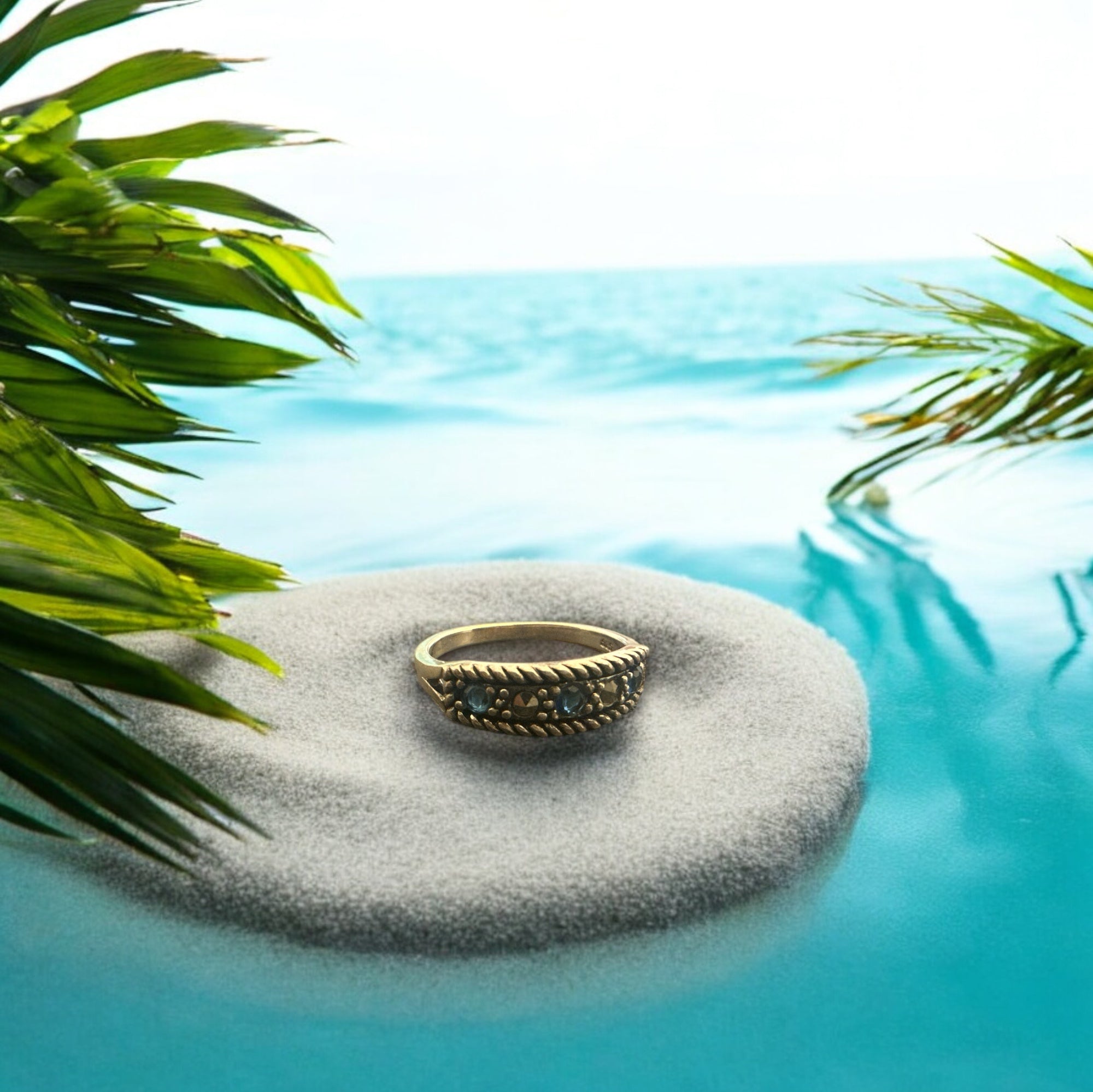 Precious finger ring 92.5 Silver Emerald stone