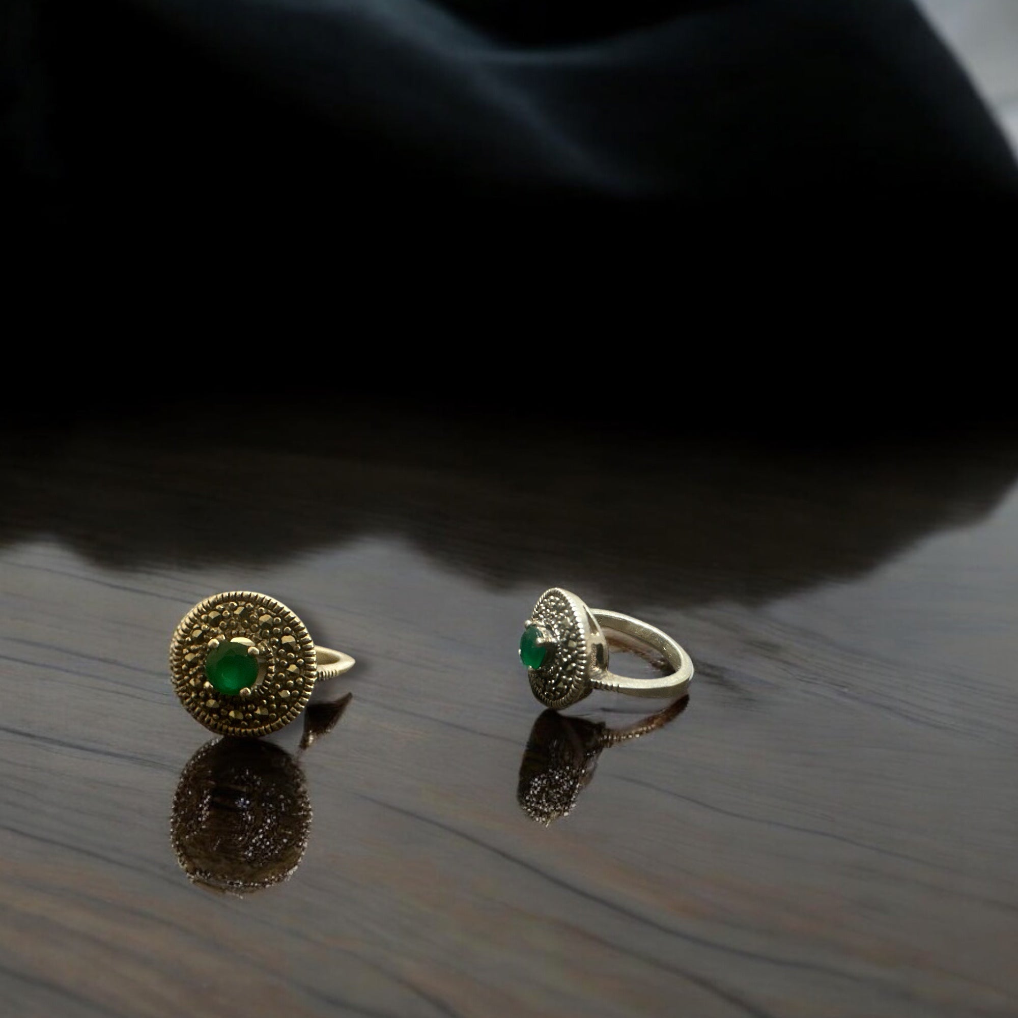 Precious finger ring 92.5 Silver Emarald stone