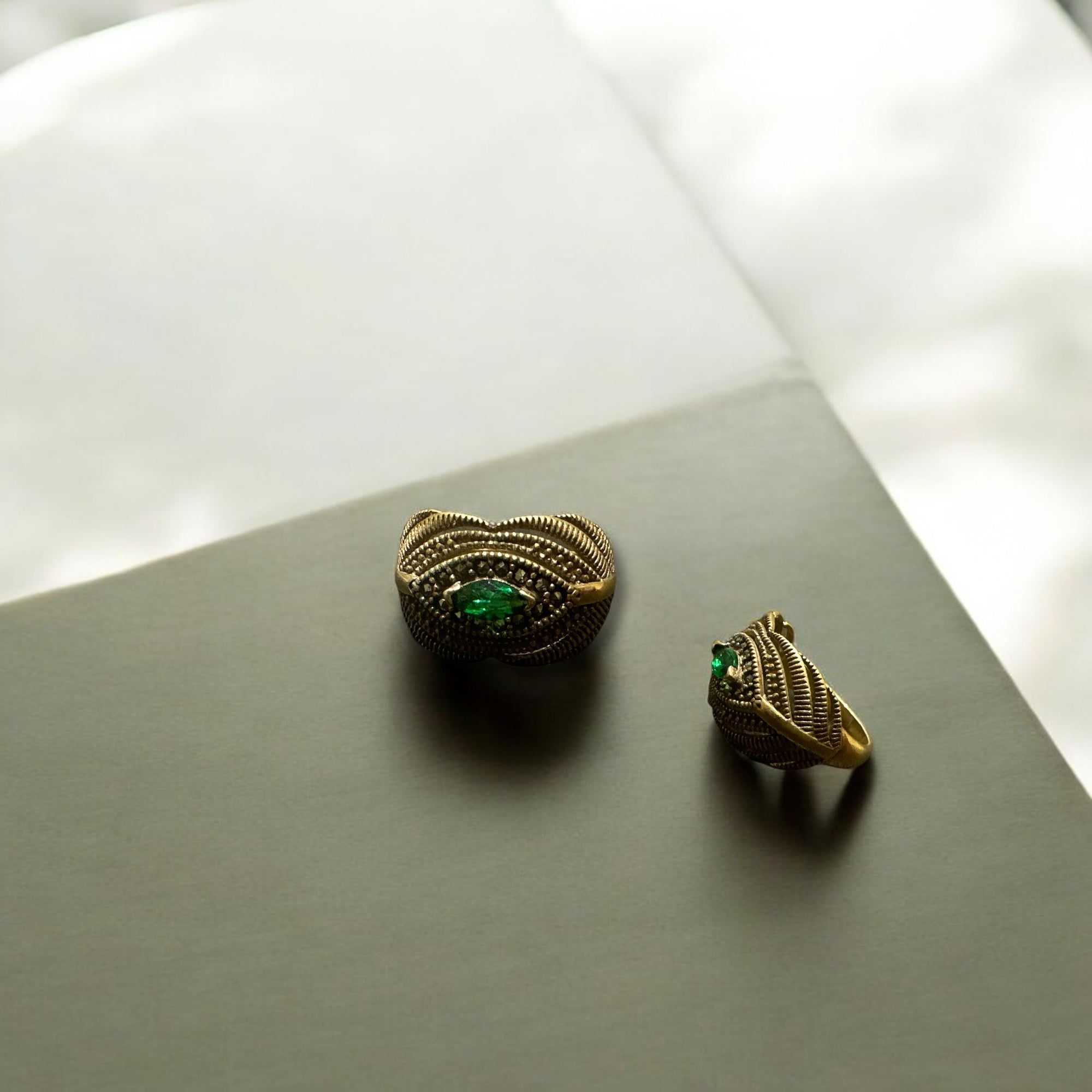 Precious finger ring 92.5 Silver Emarald Stone