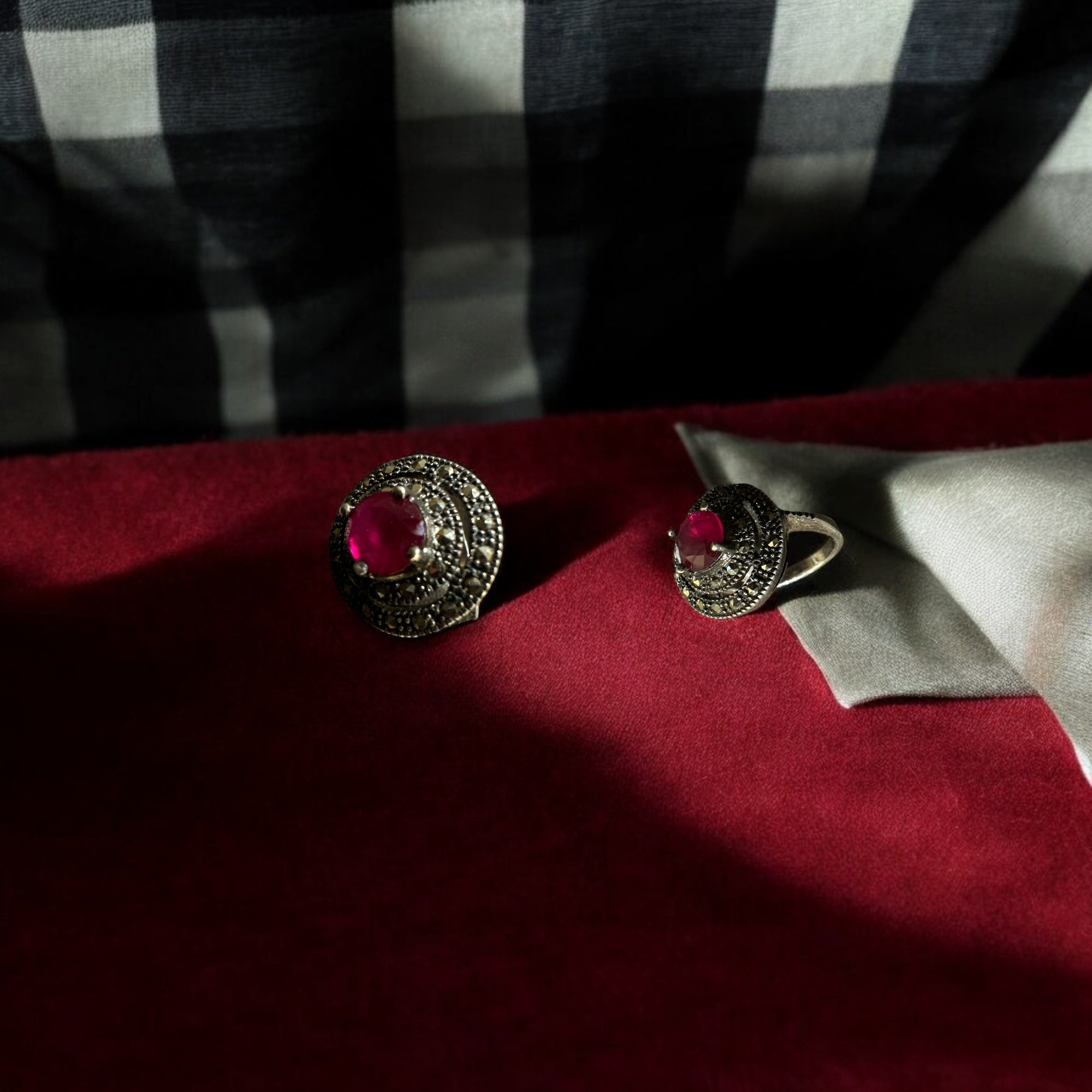Precious finger ring 92.5 Silver Ruby with Premium CZ
