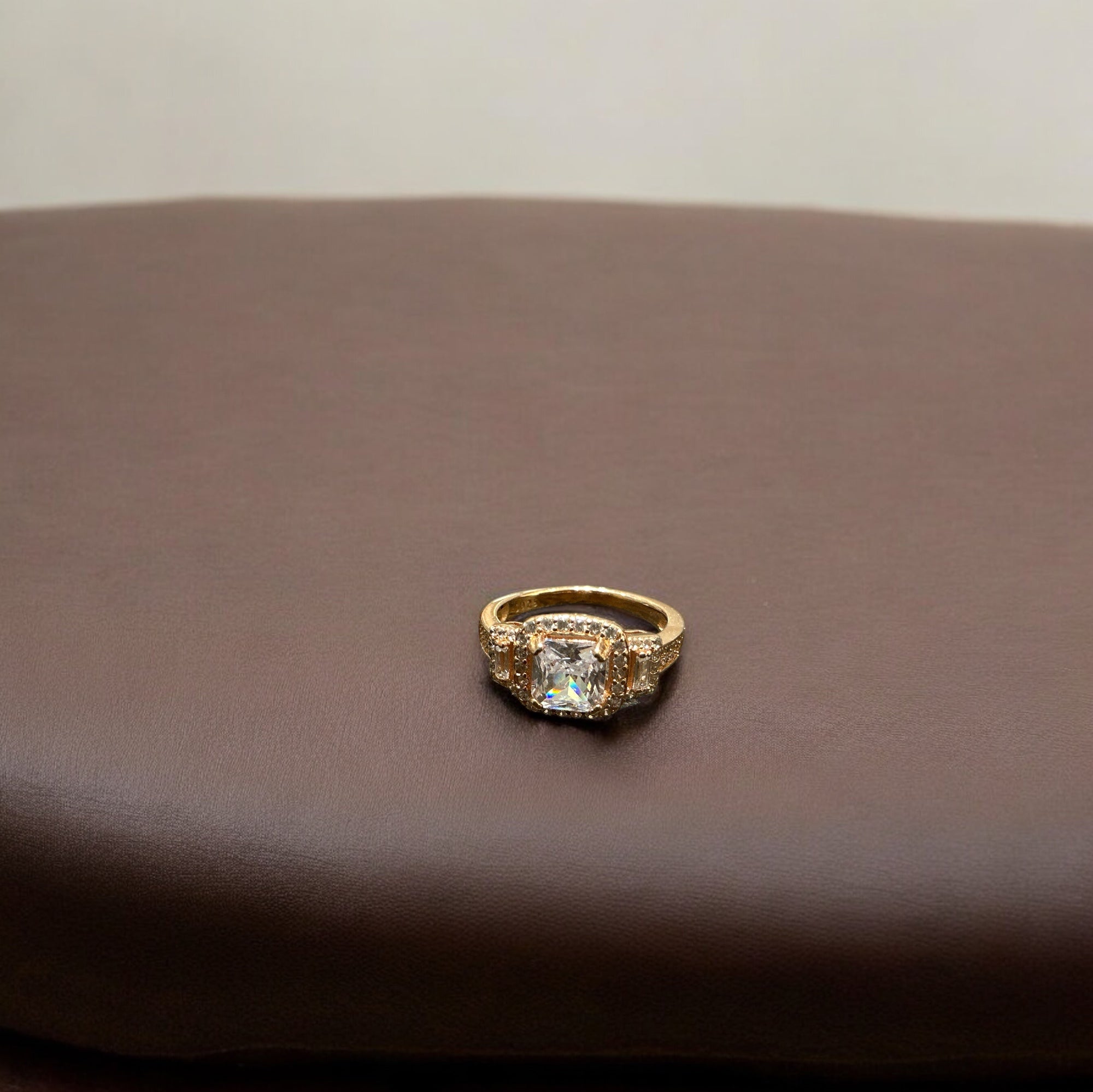 Precious finger ring 92.5 Silver Premium CZ