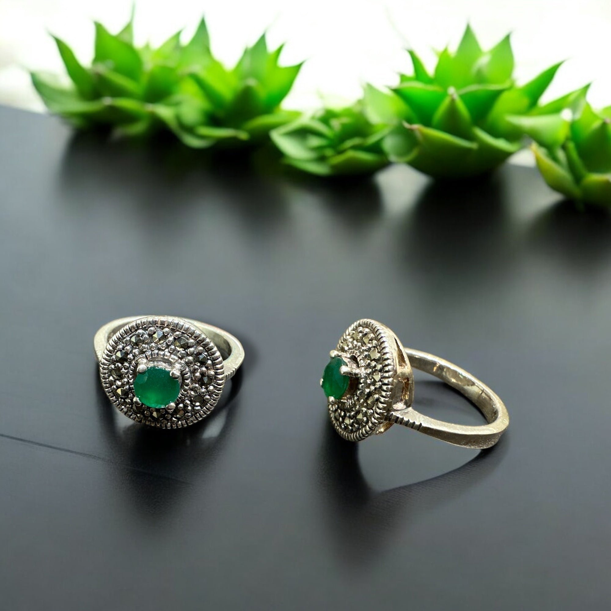 Precious finger ring 92.5 Silver Marker stone with Emarald