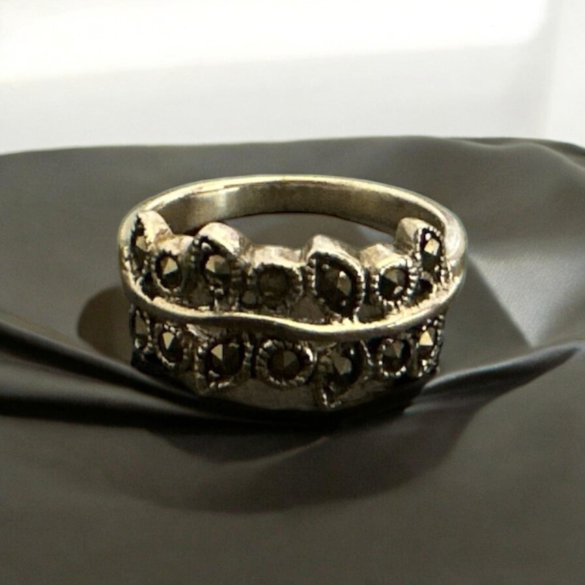 Precious fingar ring 92.5 SilverLeaf With Marker Stone