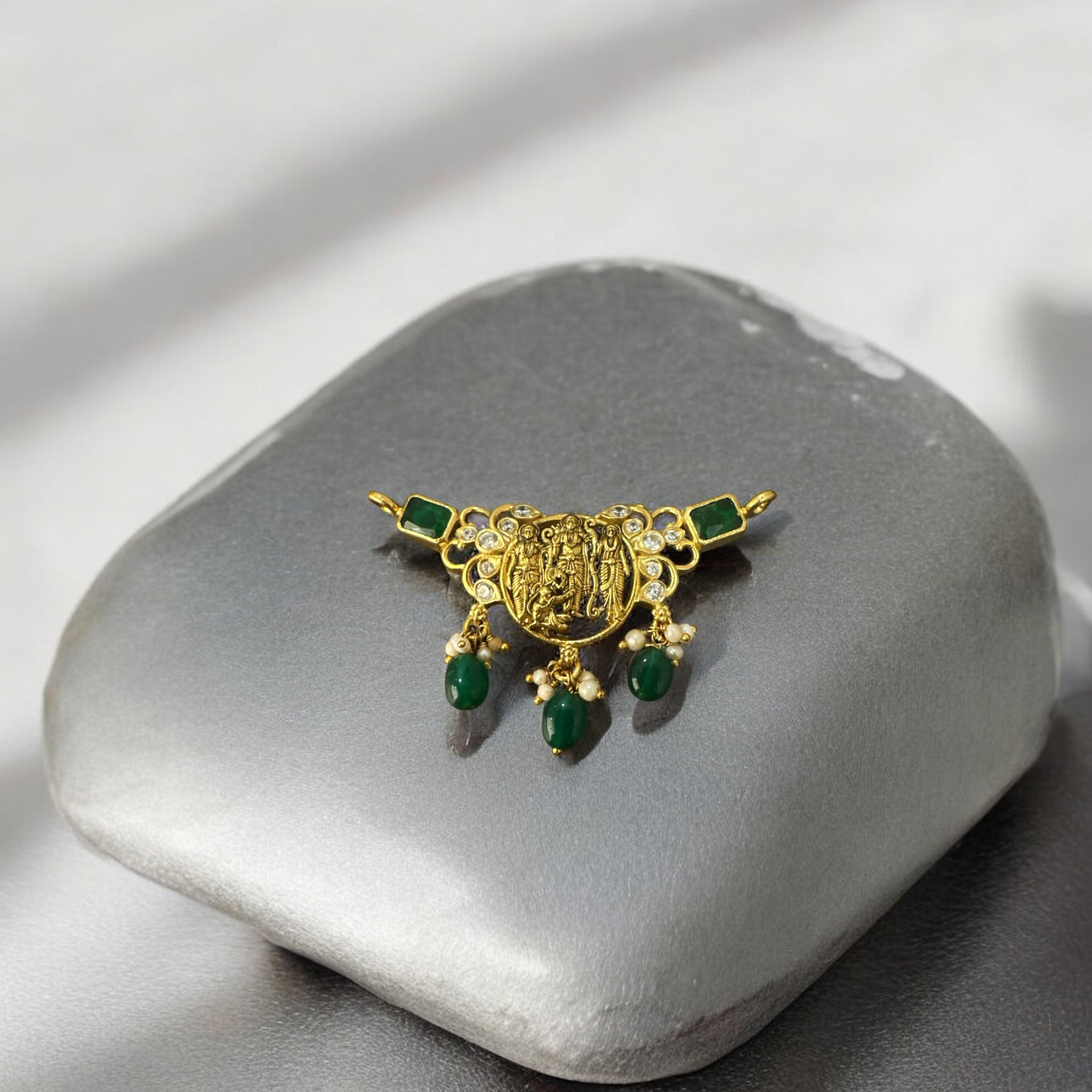 Emerald Pendant With Ramparivar Design