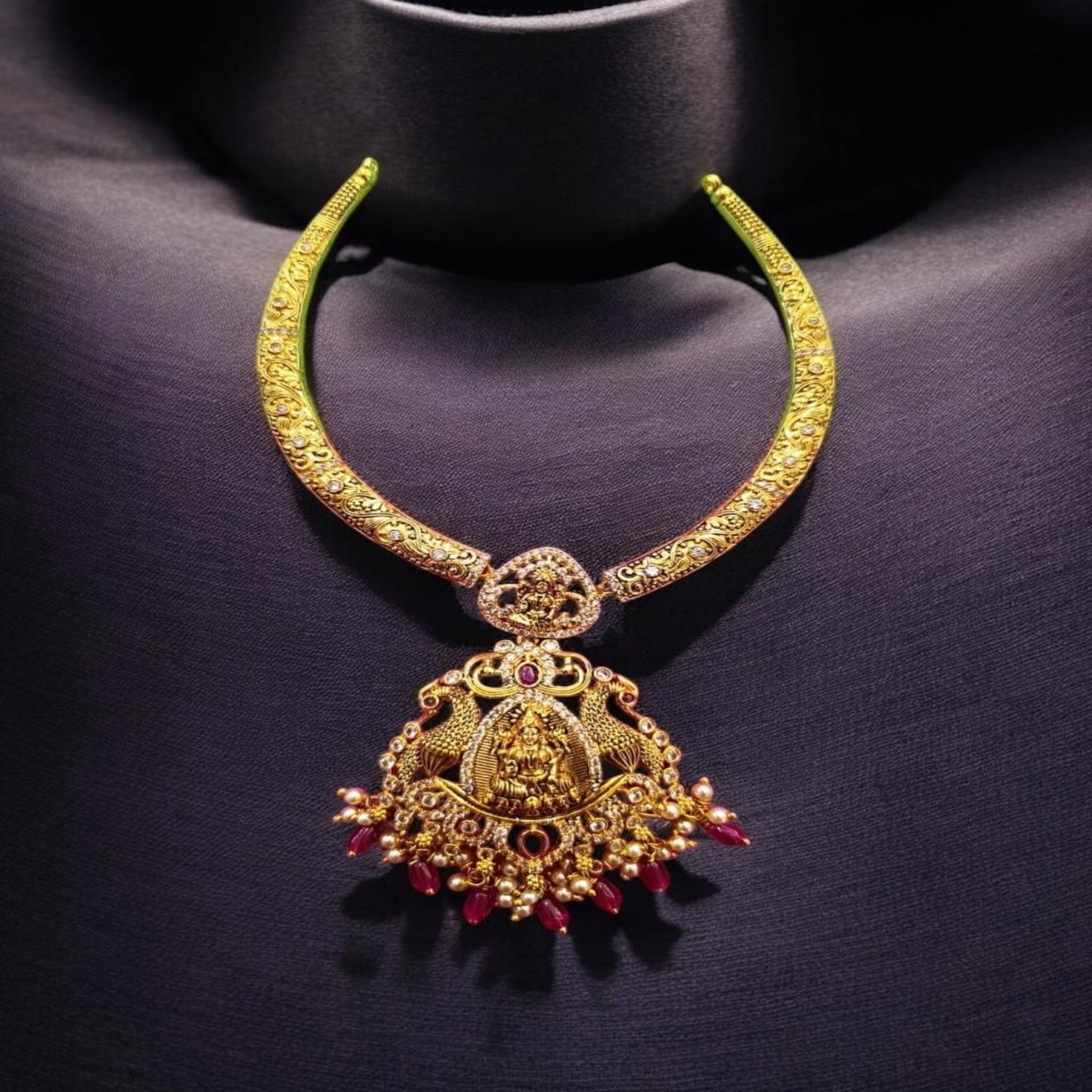 Kante modal With lakshmi pendent