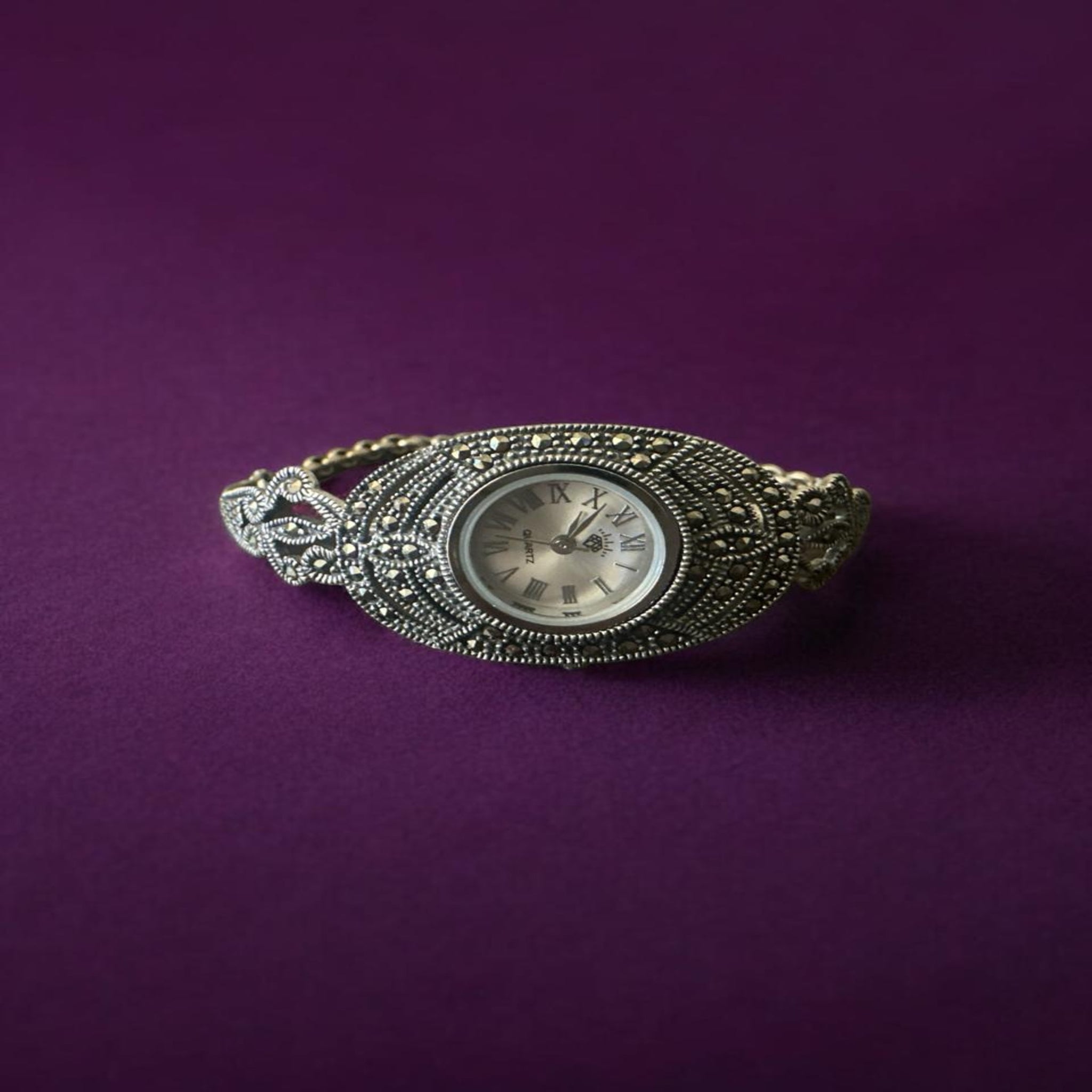 Round shape womens Watch