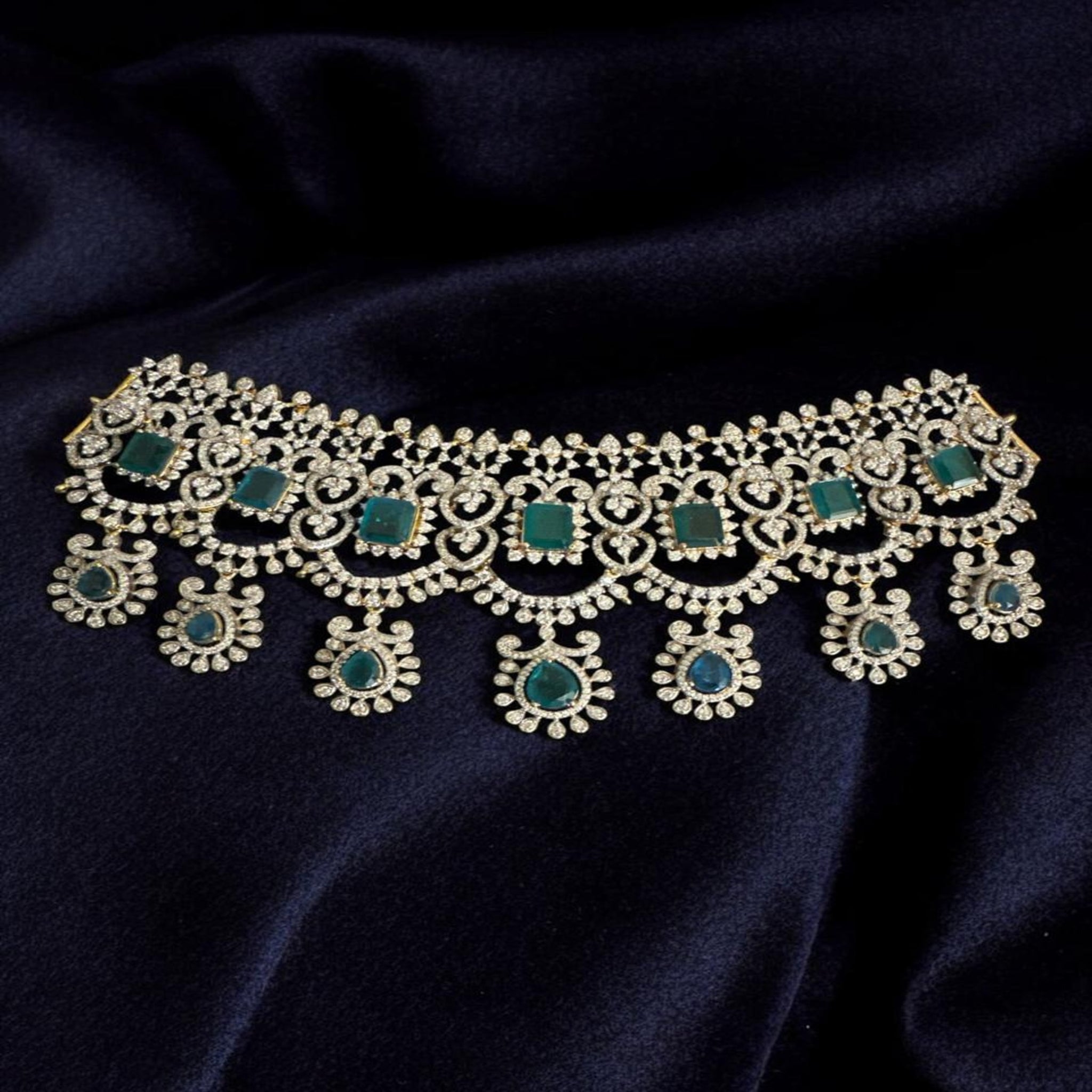 Emerald Choker Silver
